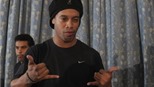  Ronaldinho chính thức đến Flamengo